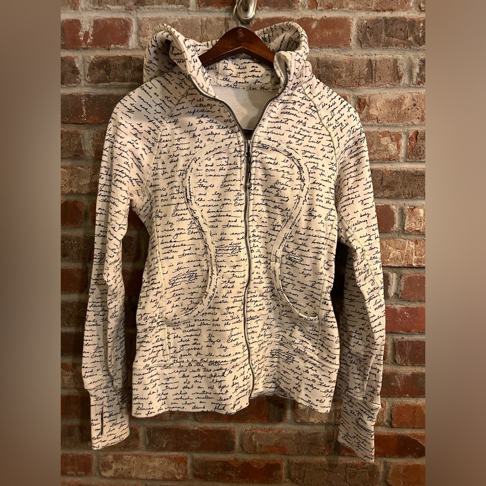Lululemon Scuba Hoodie II
Manifesto Script Ghost Black / Ghost